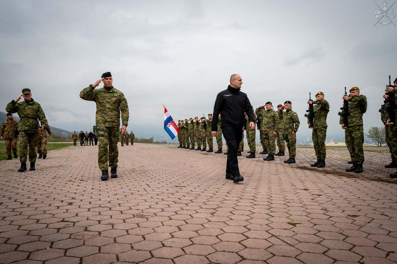 Kosovo: Ministro della Difesa croato visita RC-W