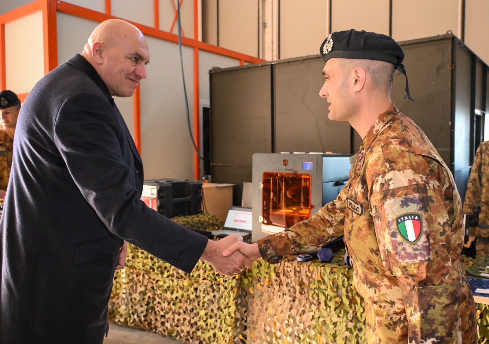 Consegnato all’Esercito il nuovo veicolo corazzato LYNX