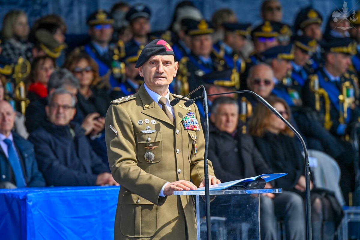 Difesa, durante la celebrazione del 103° anniversario dell’Aeronautica Militare il giuramento e battesimo del corso “Grifo VI”