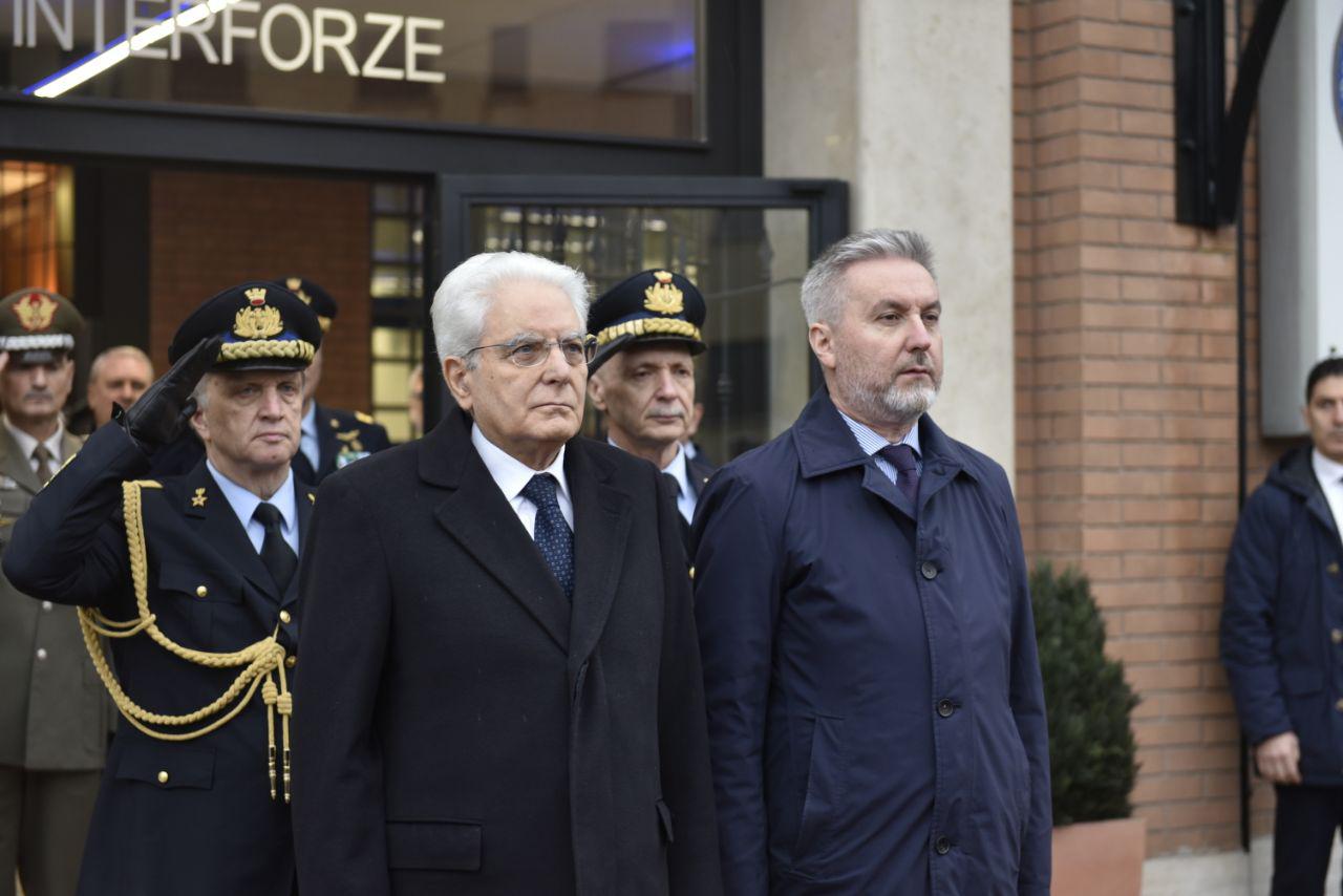 Difesa: gli auguri di Natale del Presidente della Repubblica e del Ministro della Difesa Difesa: gli auguri di Natale del Presidente della Repubblica e del Ministro della Difesa
