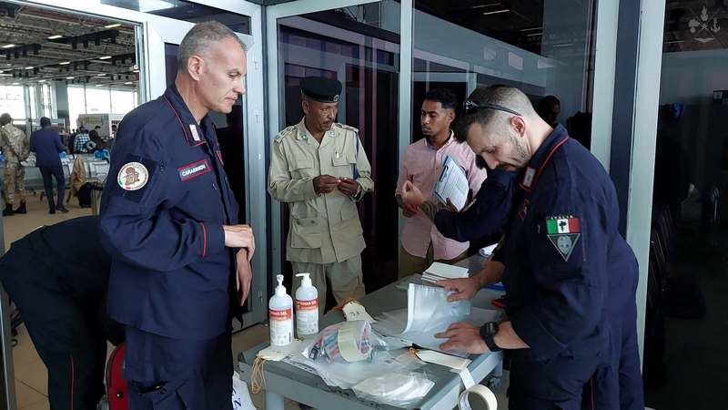 Carabinieri di MIADIT e di IT NCC ultimano le procedure di registrazione.