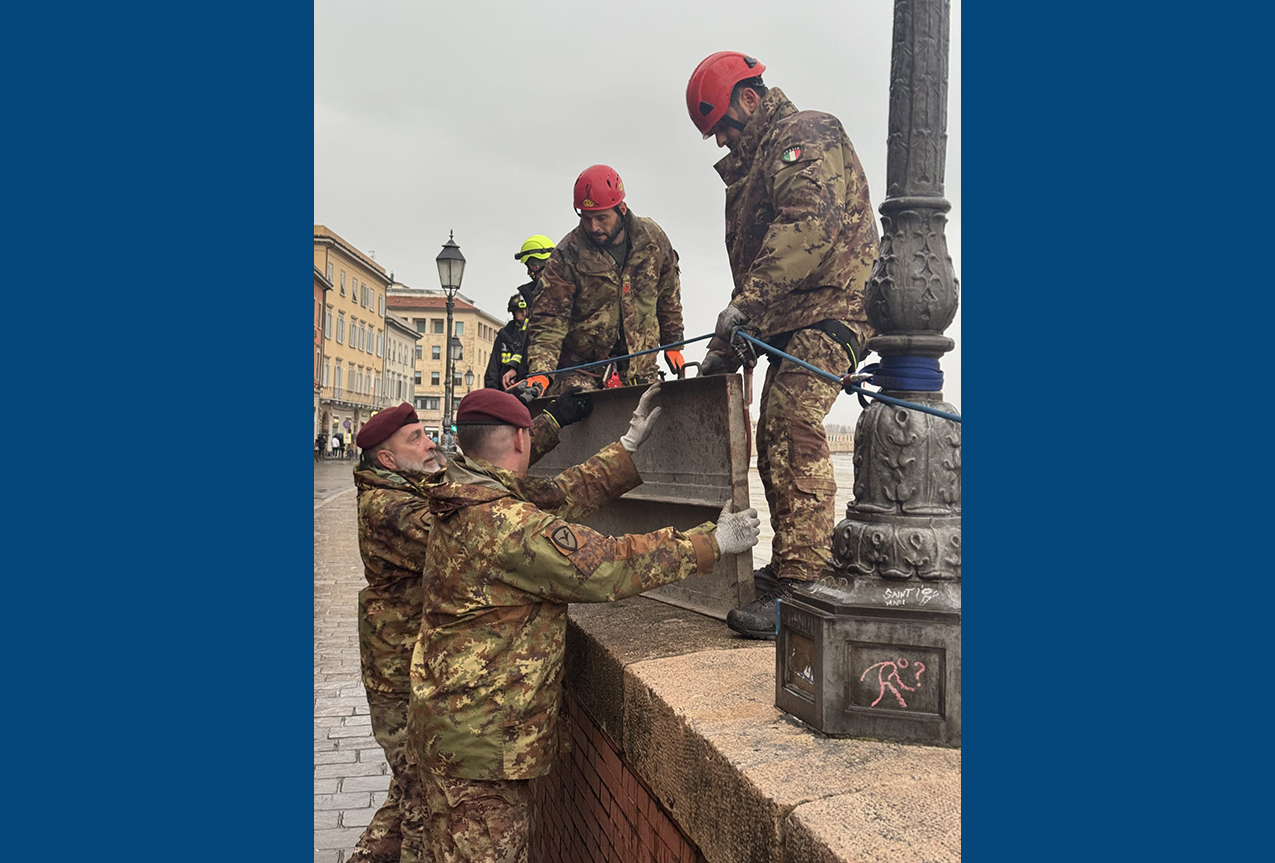 Bad Weather: Minister Crosetto with the people struck by floods. Thanks to our first responders Bad Weather: Minister Crosetto with the people struck by floods. Thanks to our first responders