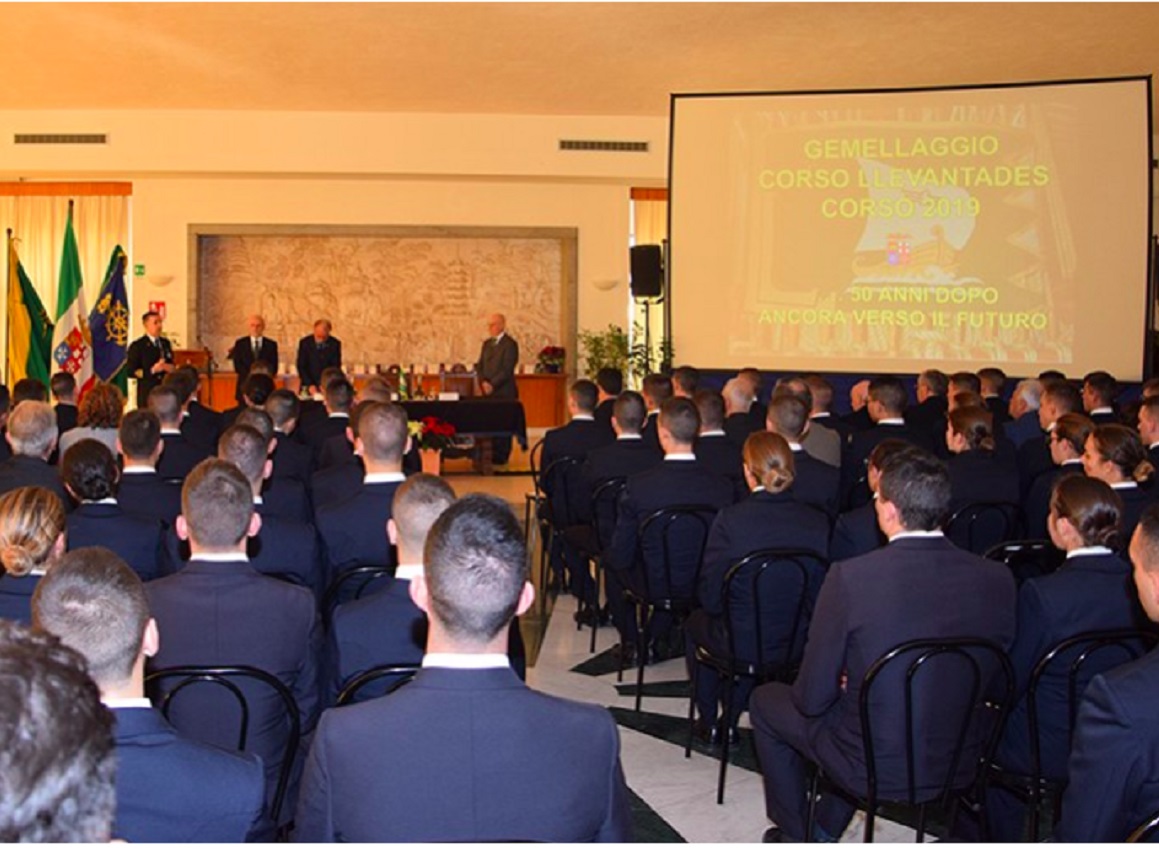 Accademia Navale: il corso “llevantades” incontra gli allievi 1^ Classe Accademia Navale: il corso “llevantades” incontra gli allievi 1^ Classe