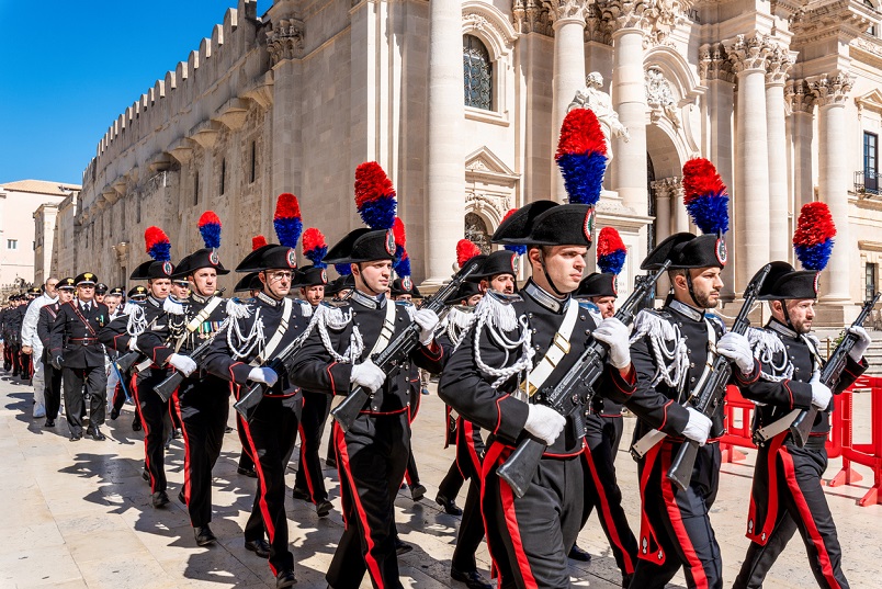 Arma dei Carabinieri: il reclutamento per diventare Ufficiale Arma dei Carabinieri: il reclutamento per diventare Ufficiale