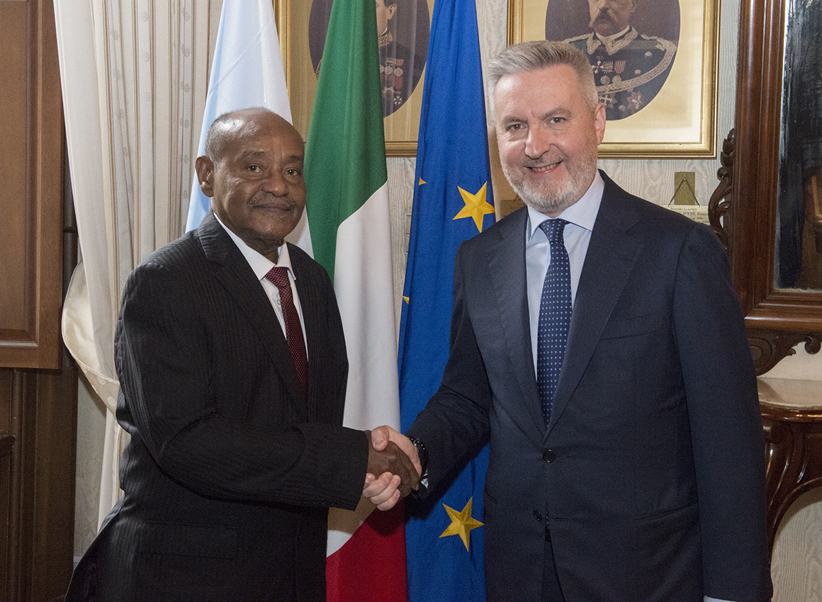 Il Ministro Guerini incontra il collega gibutino
Il Ministro Guerini incontra il collega gibutino