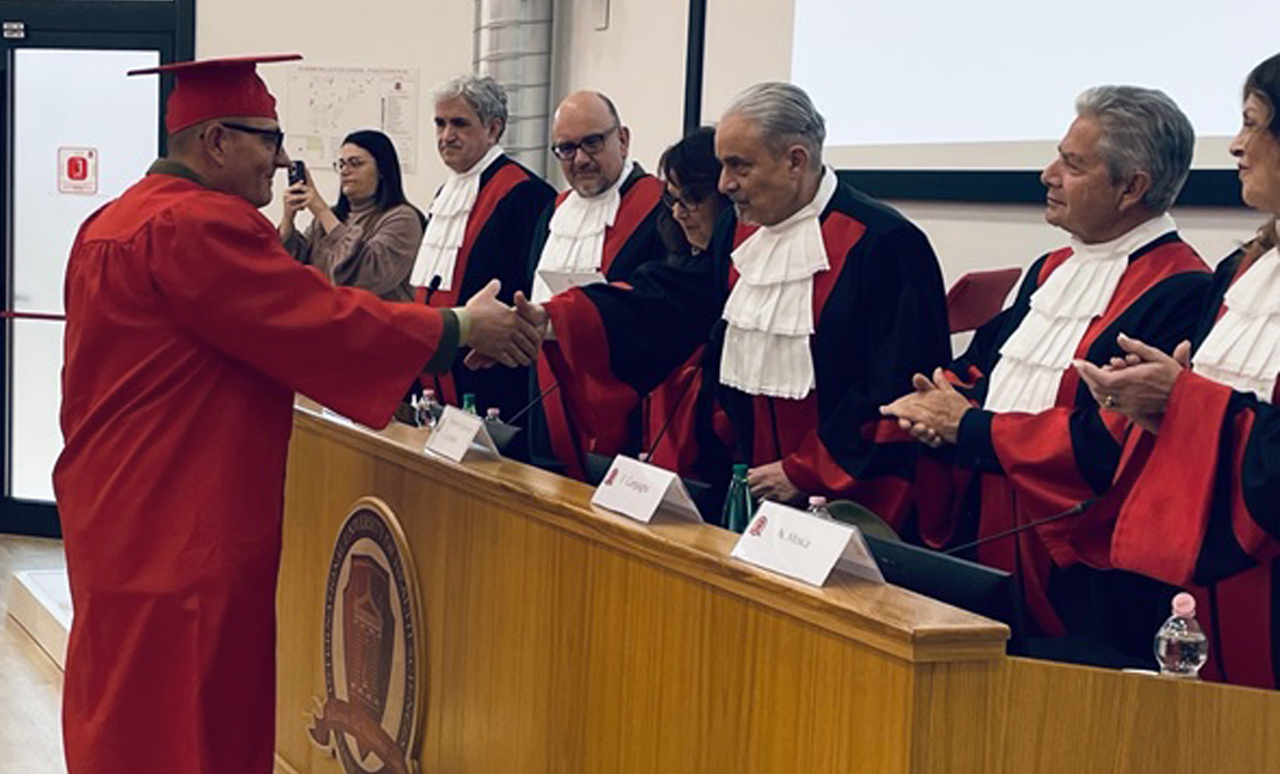 L’Ispettore Generale Tenente Generale medico Carlo Catalano durante la proclamazione dello studente 1°Mar. Francesco Piccirilli L’Ispettore Generale Tenente Generale medico Carlo Catalano durante la proclamazione dello studente 1°Mar. Francesco Piccirilli