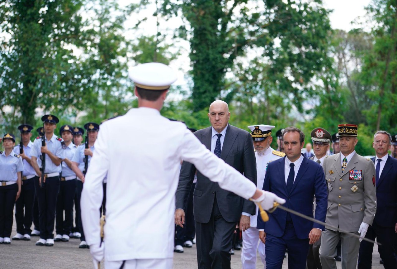 Difesa: Il Ministro Crosetto e il collega Lecornu al Cimitero Militare Francese