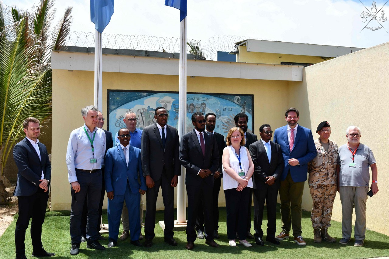 Somalia: Europarlamentari in visita ai militari a Mogadiscio
