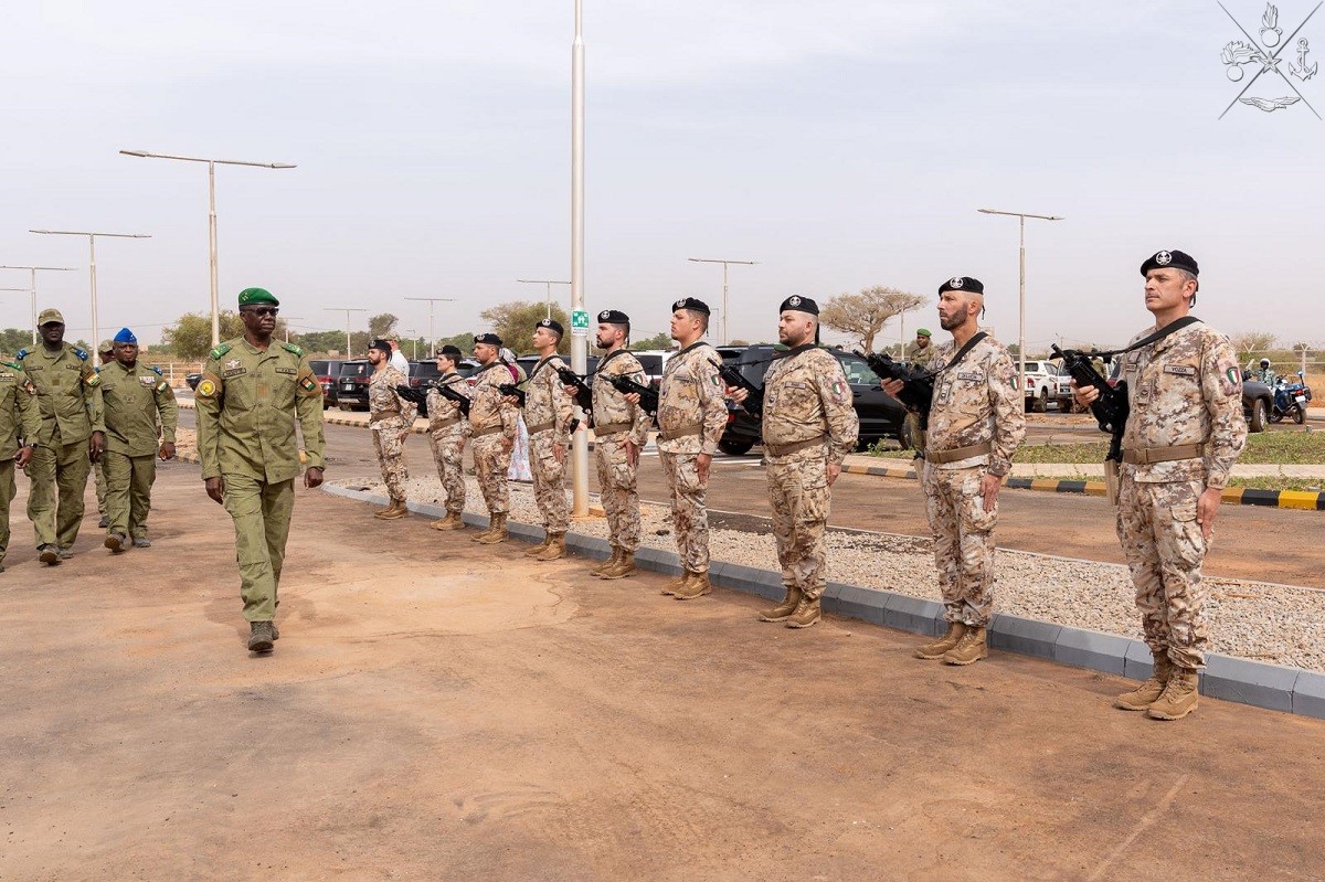 Niger: il Ministro della Difesa nigerino visita il CEMEDAN realizzato dalla MISIN