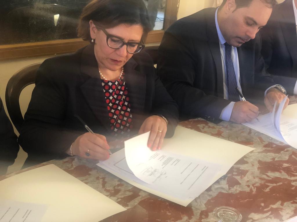 Difesa: il Ministro Trenta firma a Taranto e Ginosa i protocolli d'intesa per le cessioni di immobili della Difesa Difesa: il Ministro Trenta firma a Taranto e Ginosa i protocolli d'intesa per le cessioni di immobili della Difesa