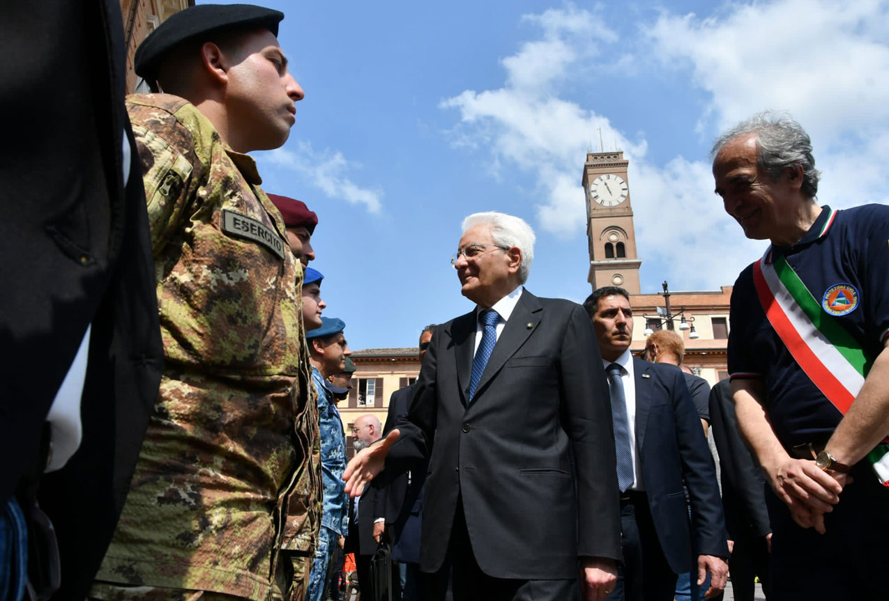Il Presidente Mattarella incontra il personale impegnato nell'emergenza maltempo Il Presidente Mattarella incontra il personale impegnato nell'emergenza maltempo