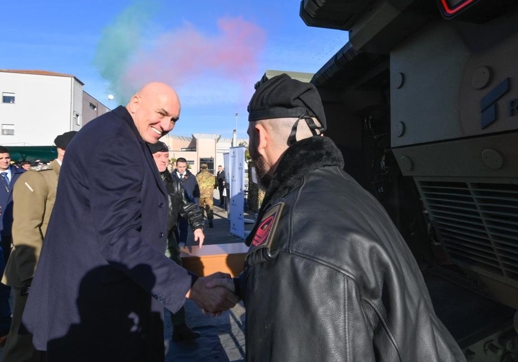 Consegnato all’Esercito il nuovo veicolo corazzato LYNX