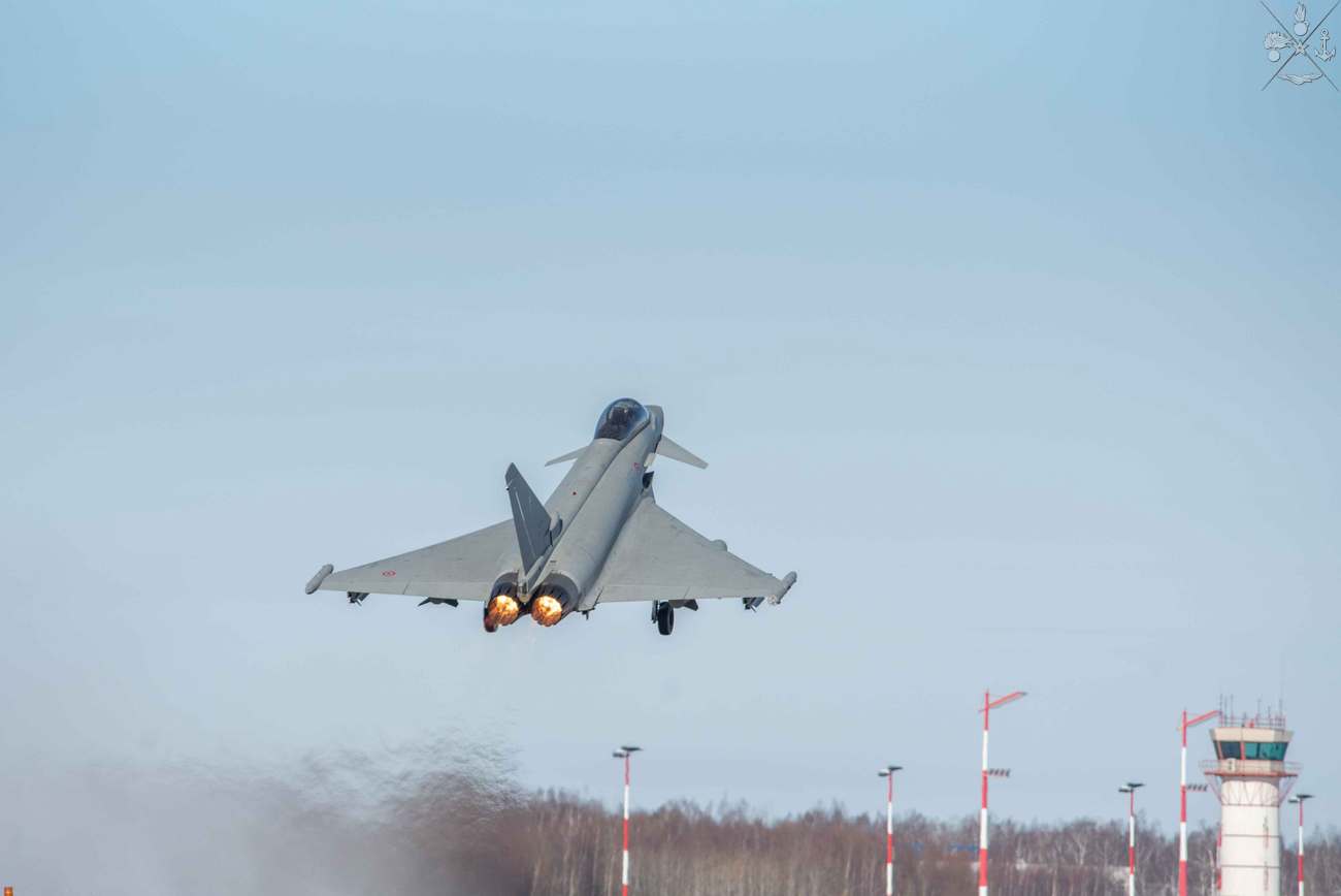 Continua l’impegno per i velivoli Eurofighter Typhoon dell’Aeronautica Militare impiegati nella missione NATO di pattugliamento aereo del Baltico