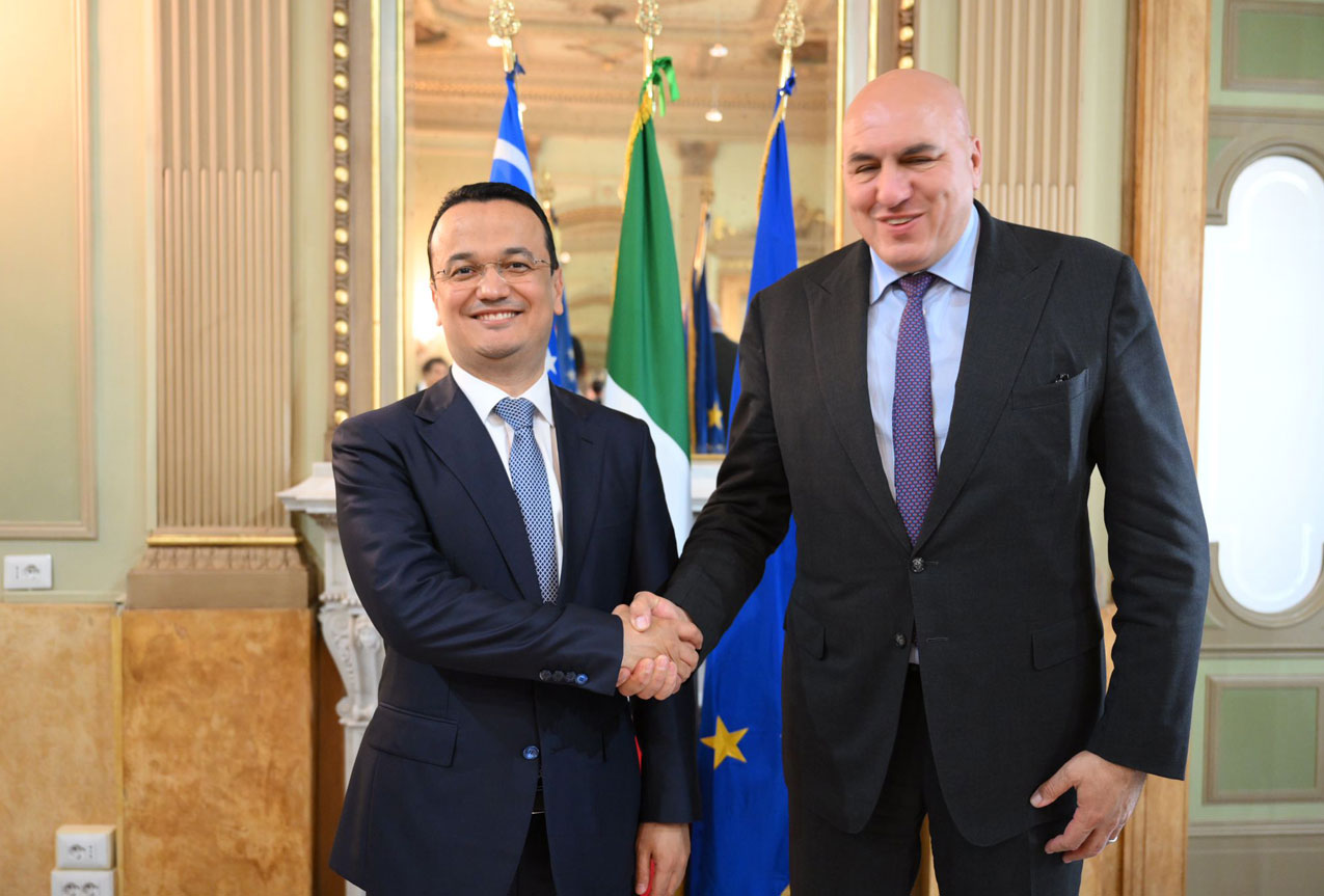 Il Ministro Crosetto incontra il Ministro degli Investimenti, Industria e Commercio dell’Uzbekistan Il Ministro Crosetto incontra il Ministro degli Investimenti, Industria e Commercio dell’Uzbekistan
