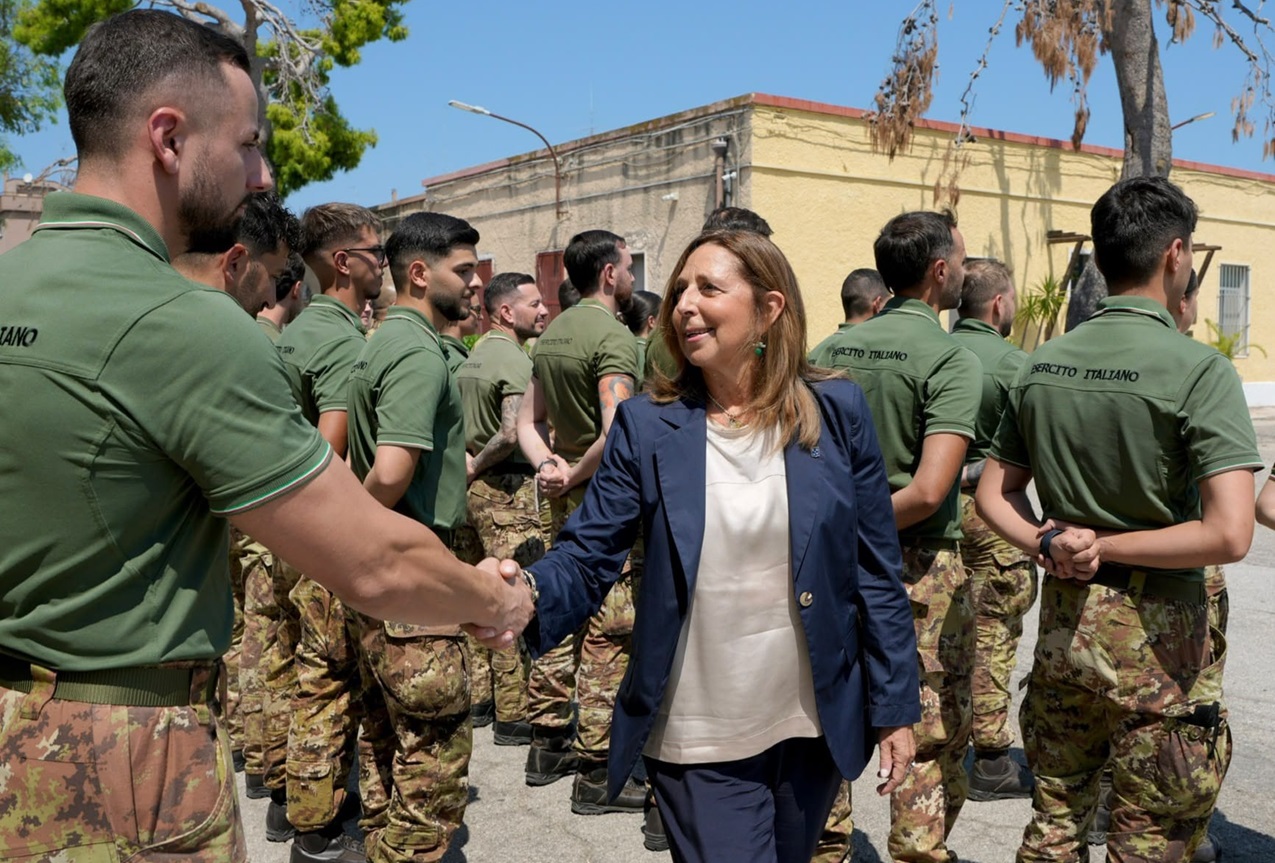 Il Sottosegretario Rauti a Bari con i militari di Strade Sicure: “Anche oggi siete al servizio del Paese”