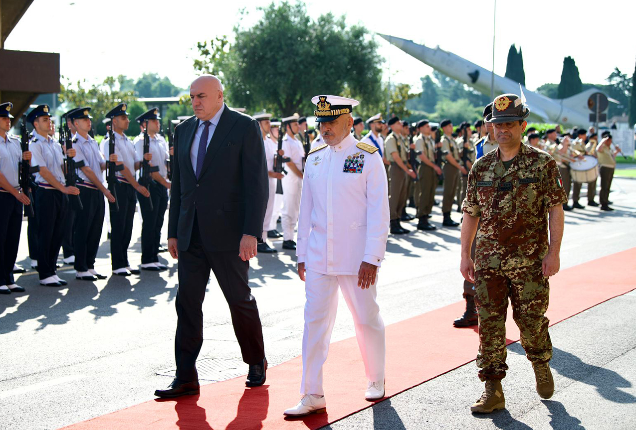 Visita del Ministro Crosetto al Comando Operativo di Vertice Interforze Visita del Ministro Crosetto al Comando Operativo di Vertice Interforze