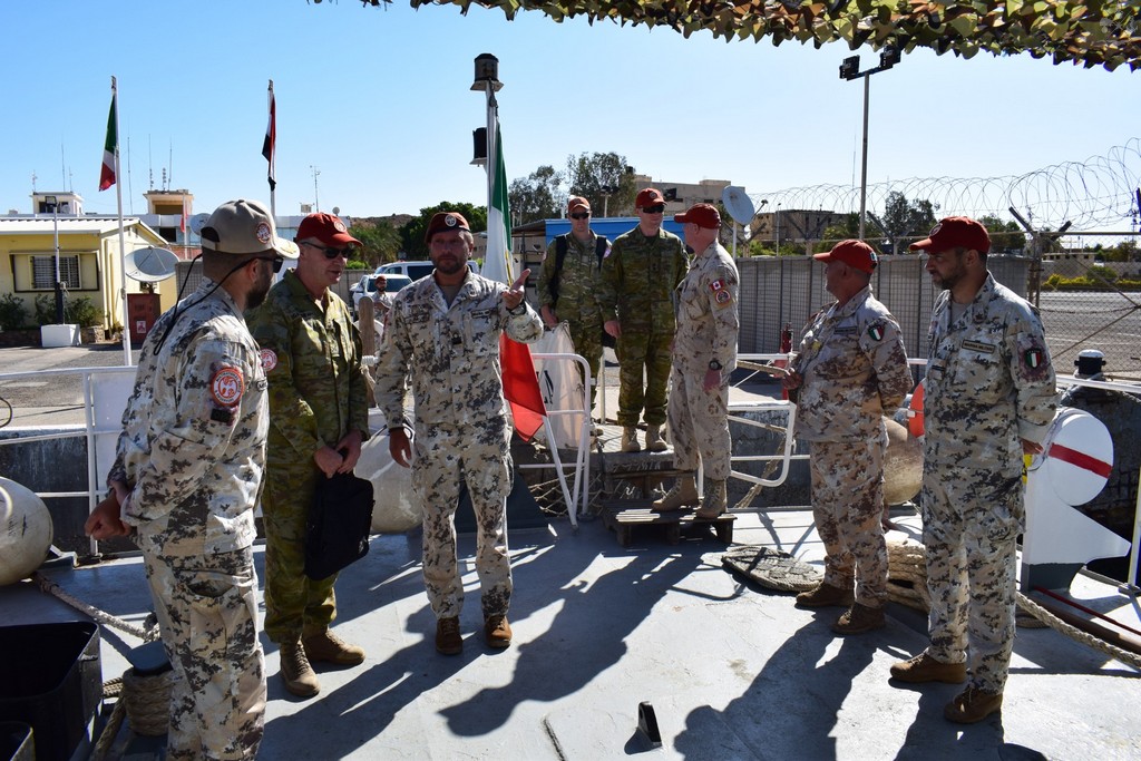 Il Force Commander della Multinational force and observers in visita al decimo gruppo navale costiero