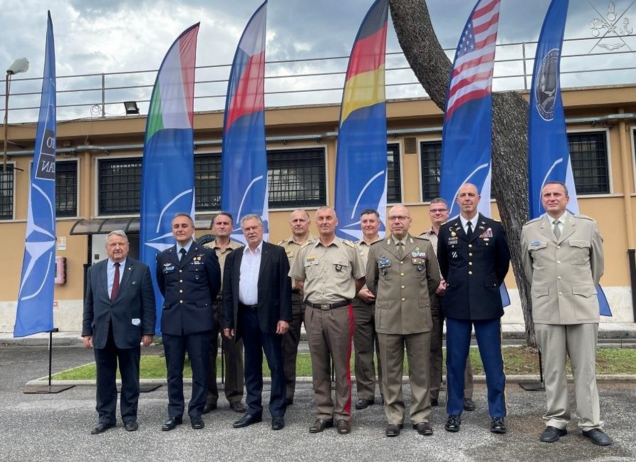 Roma - Una delegazione ungherese ha visitato il NATO Modeling & Simulation Centre of Excellence