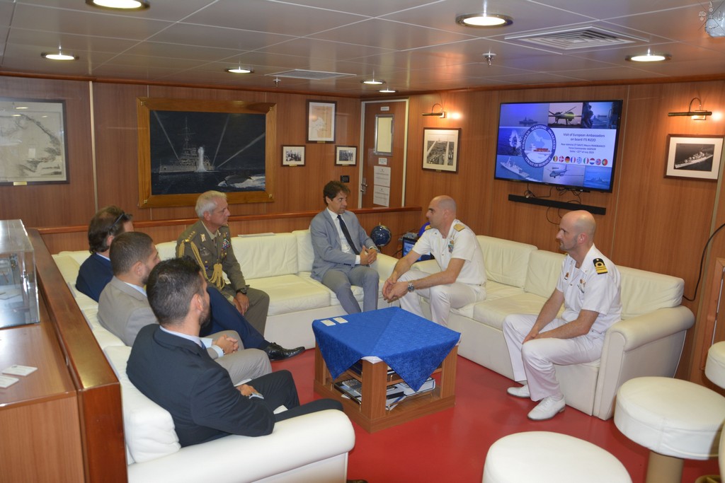 Nave Rizzo accoglie gli Ambasciatori dei Paesi EMASOH e UE