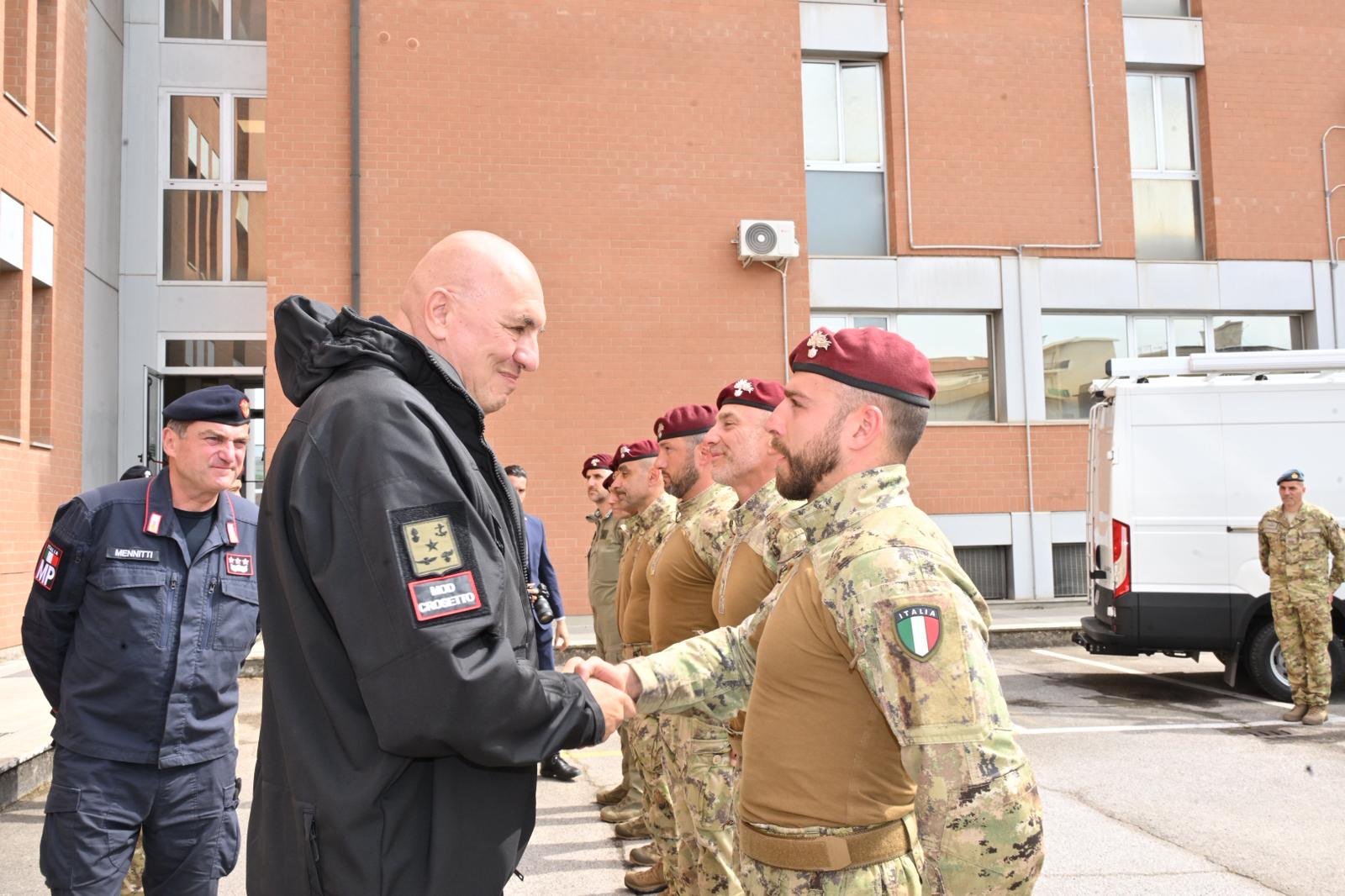 Le Ministre Crosetto rencontre le personnel du Tuscania et du Gruppo Intervento Speciale de l'Arma dei Carabinieri