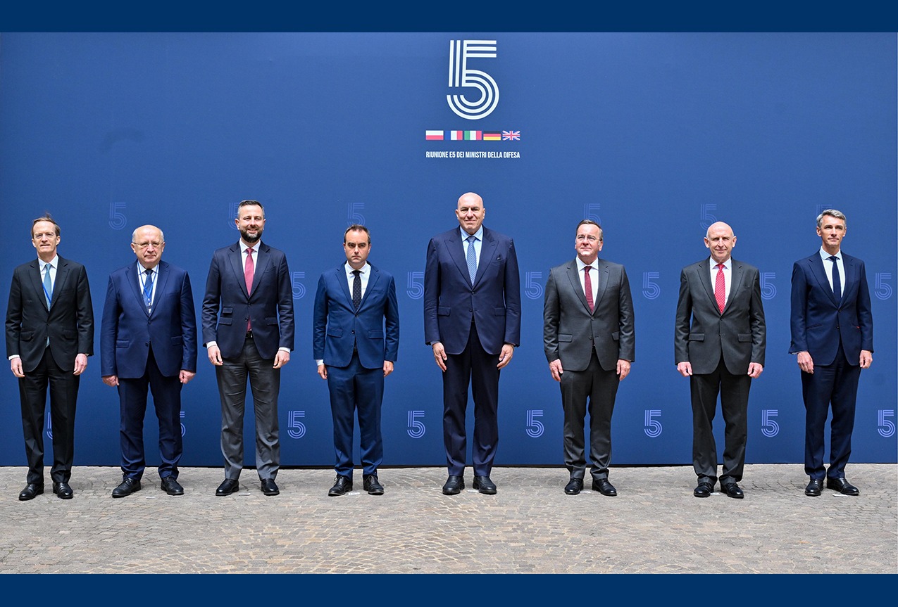 Il Ministro Crosetto con gli omologhi di Francia, Germania, Polonia, Regno Unito e Rappresentanti Il Ministro Crosetto con gli omologhi di Francia, Germania, Polonia, Regno Unito e Rappresentanti