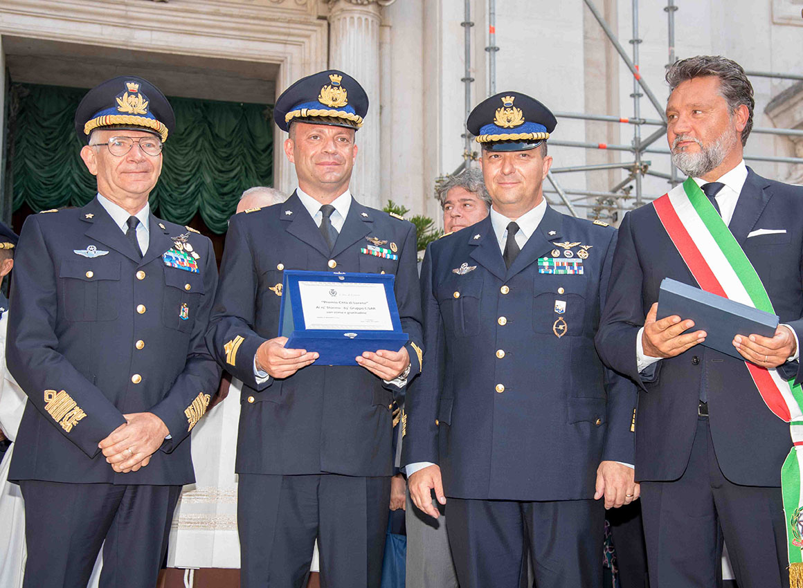 Aeronautica: targa Premio Città di Loreto all'83° Gruppo Combat SAR
Aeronautica: targa Premio Città di Loreto all'83° Gruppo Combat SAR
