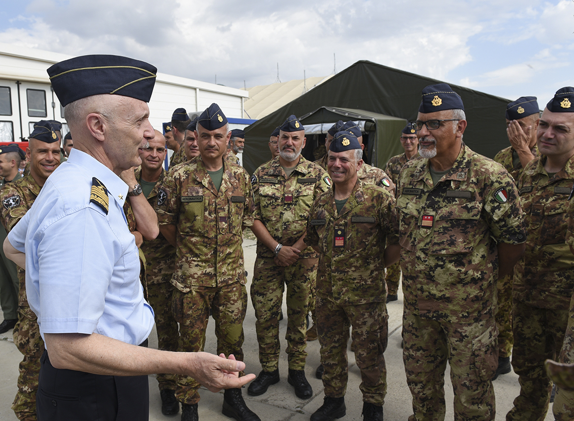 Missione in Romania: Gen. Vecciarelli in visita al TFA 4° Stormo Missione in Romania: Gen. Vecciarelli in visita al TFA 4° Stormo