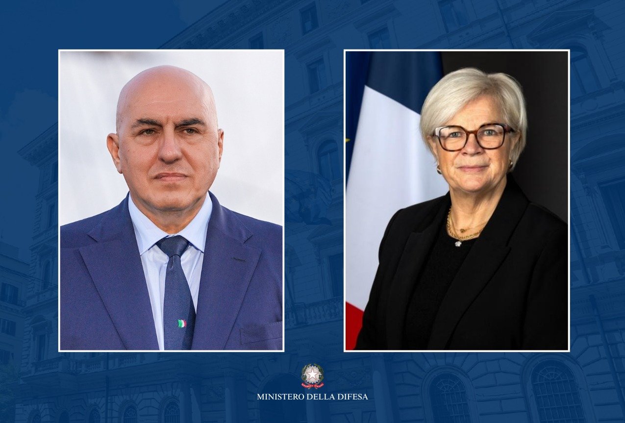 Ministres de la Défense de l'Italie et de la France : 