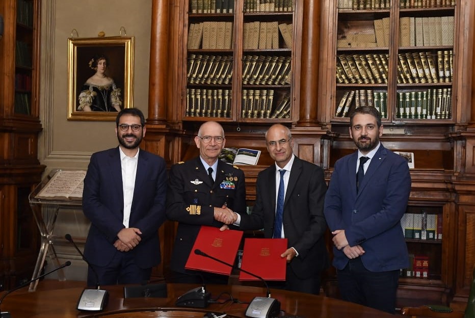 Ministero Difesa: l’Aeronautica Militare per il contrasto dei roghi dei rifiuti Ministero Difesa: l’Aeronautica Militare per il contrasto dei roghi dei rifiuti
