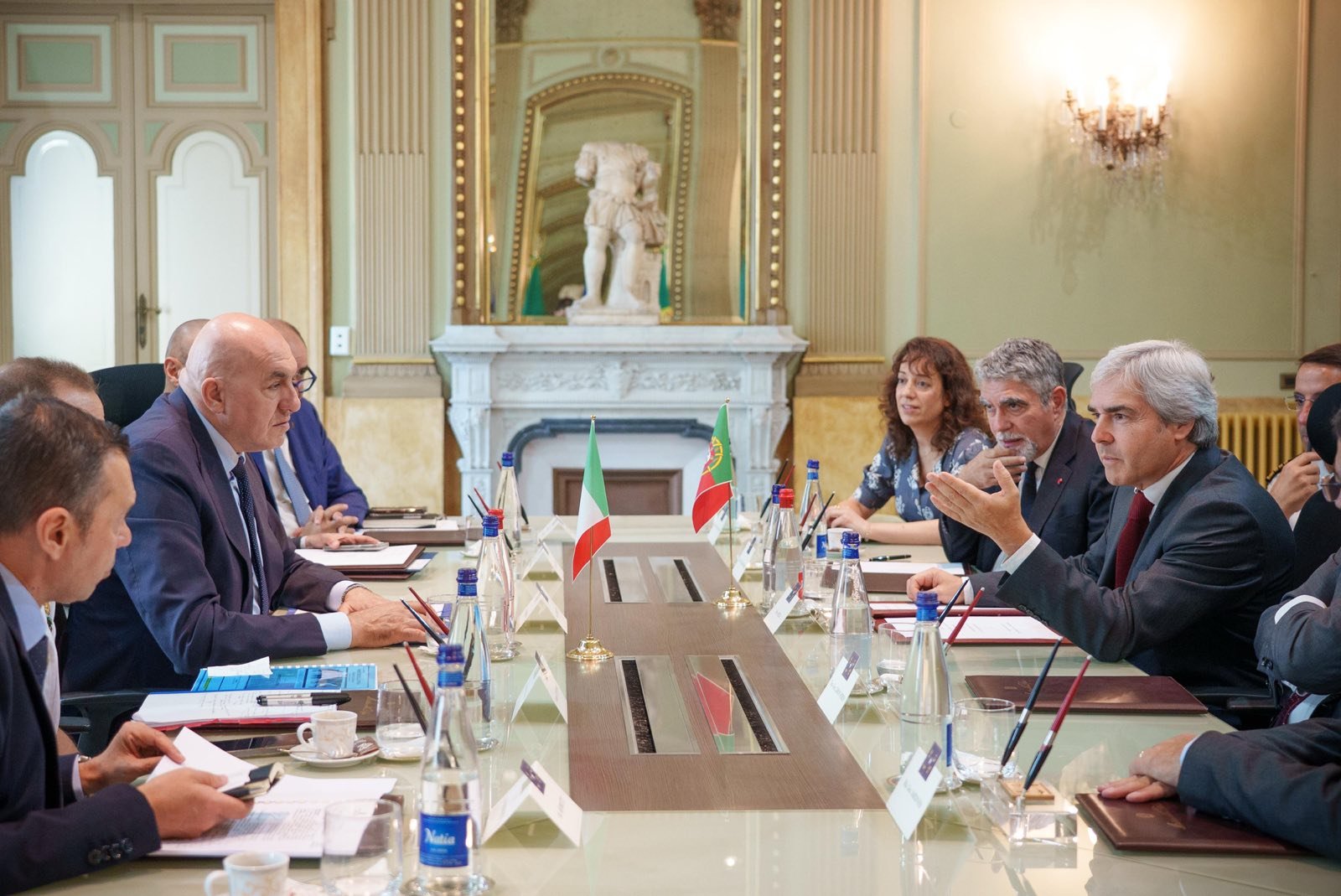 Il Ministro Crosetto incontra il suo omologo portoghese, On. Nuno Melo Il Ministro Crosetto incontra il suo omologo portoghese, On. Nuno Melo