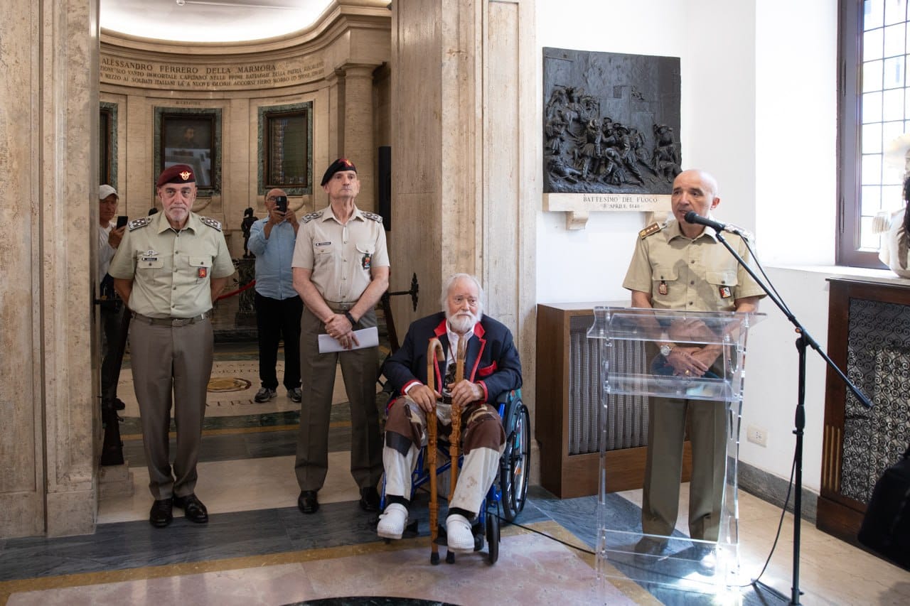 Il Capo di SMD, Generale Luciano Portolano, alla cerimonia di consegna di un’opera del Maestro Ferdinando Codognotto al Museo storico dei Bersaglieri di Porta Pia