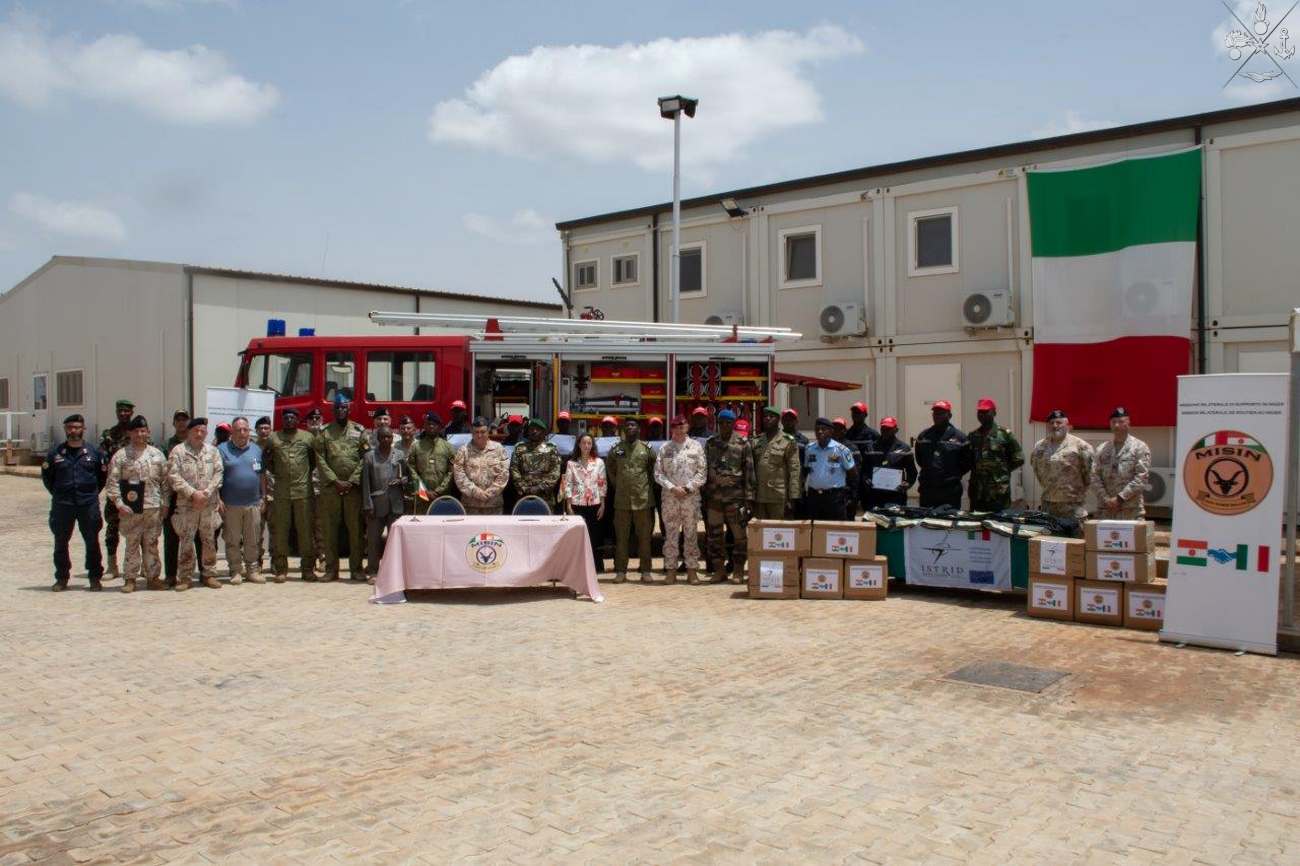 Niger, la MISIN dona un’autocisterna ai Vigili del Fuoco di Niamey