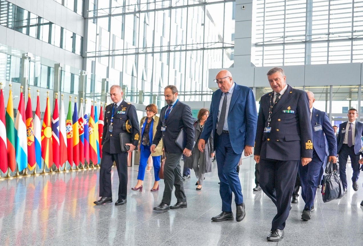 NATO: Il Ministro Crosetto a Bruxelles per la riunione dei Ministri della Difesa
