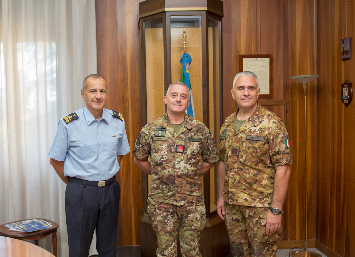 Visita del Sottufficiale di Corpo della Difesa alla Scuola di Aerocooperazione di Guidonia