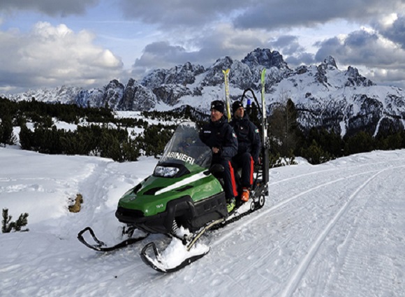 Carabinieri: servizi garantiti per la sicurezza in montagna Carabinieri: servizi garantiti per la sicurezza in montagna