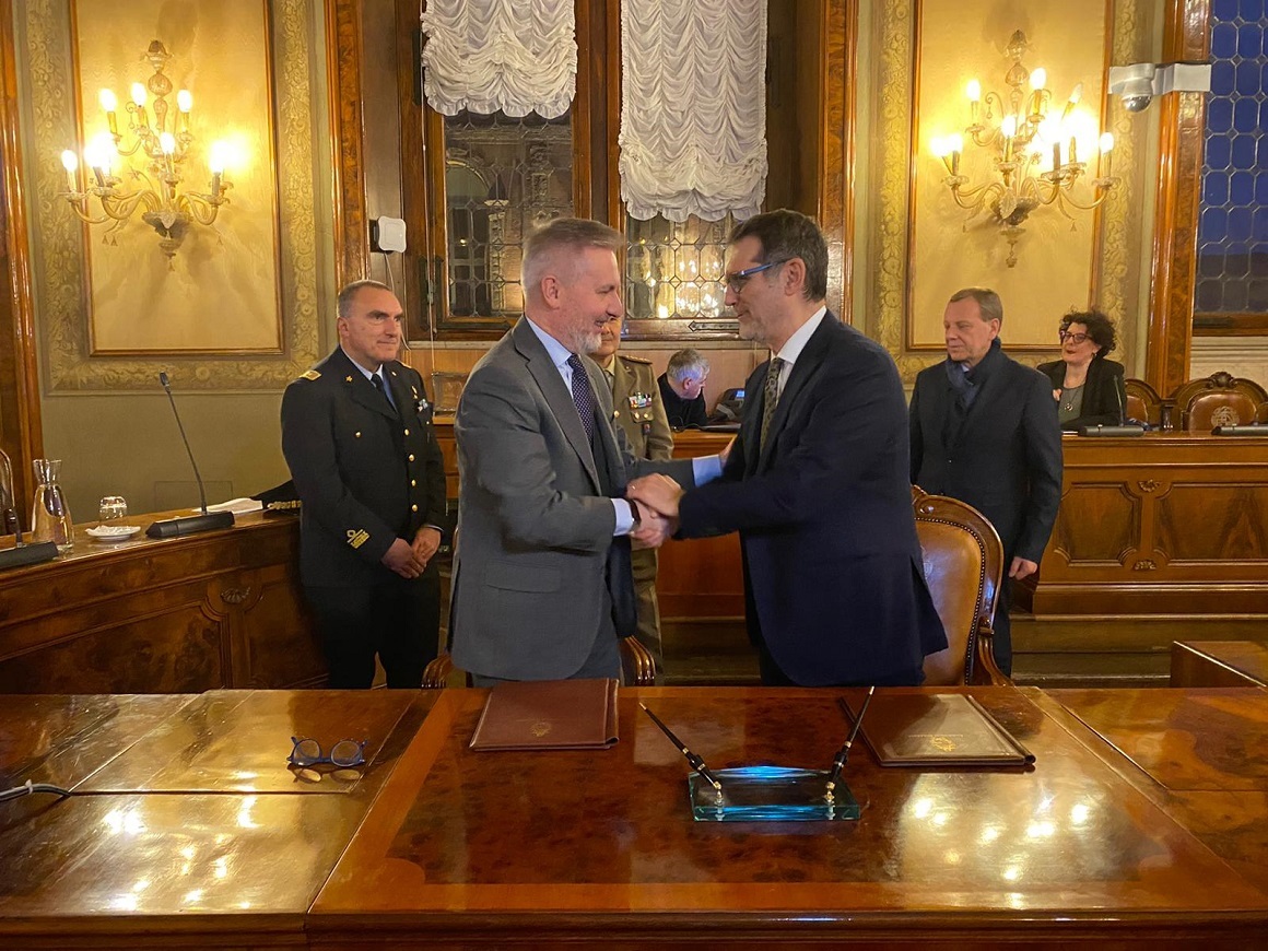 Difesa: il Ministro Guerini firma il protocollo d’intesa per la razionalizzazione e la valorizzazione delle caserme “Perotti” e “Ex Stamoto” di Bologna
Difesa: il Ministro Guerini firma il protocollo d’intesa per la razionalizzazione e la valorizzazione delle caserme “Perotti” e “Ex Stamoto” di Bologna