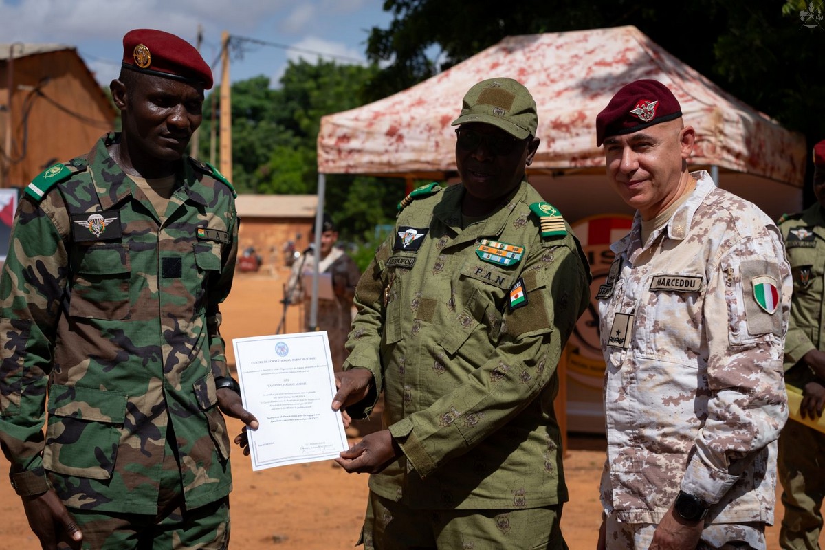 Niger: conclusi i corsi formazione per 46 paracadutisti