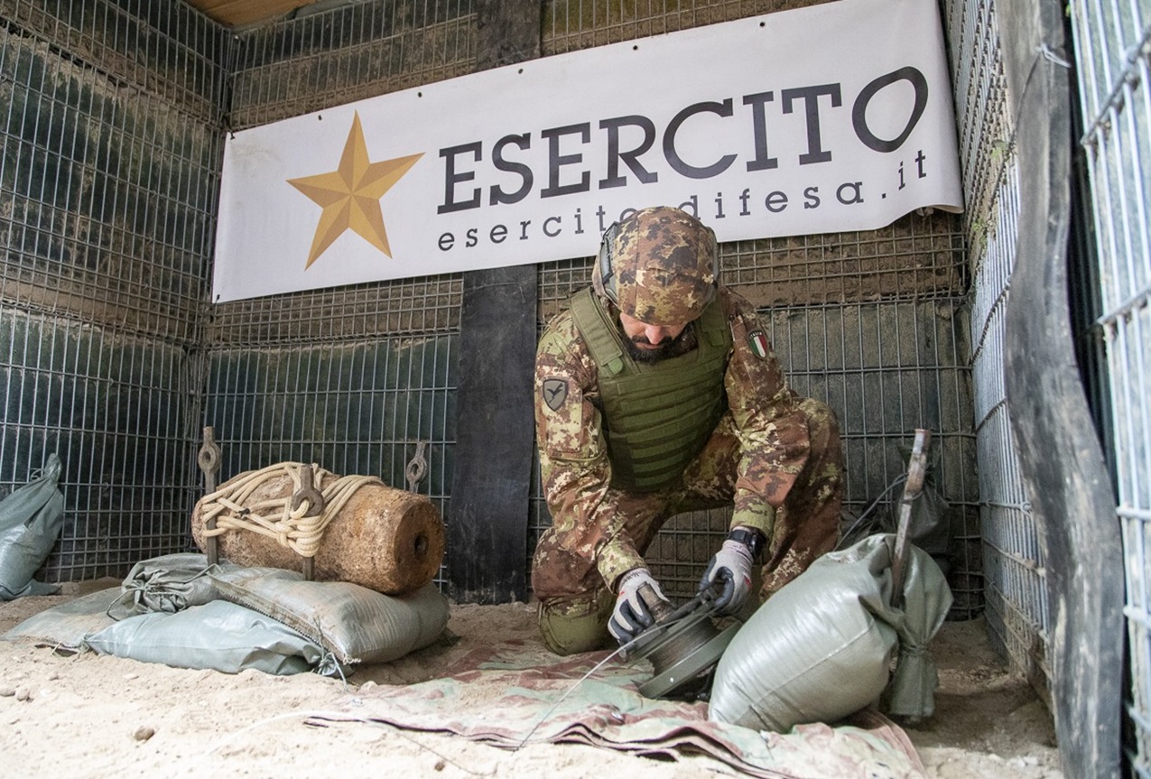 Artificieri Esercito: neutralizzata la bomba d’aereo rinvenuta a Dossobuono Artificieri Esercito: neutralizzata la bomba d’aereo rinvenuta a Dossobuono