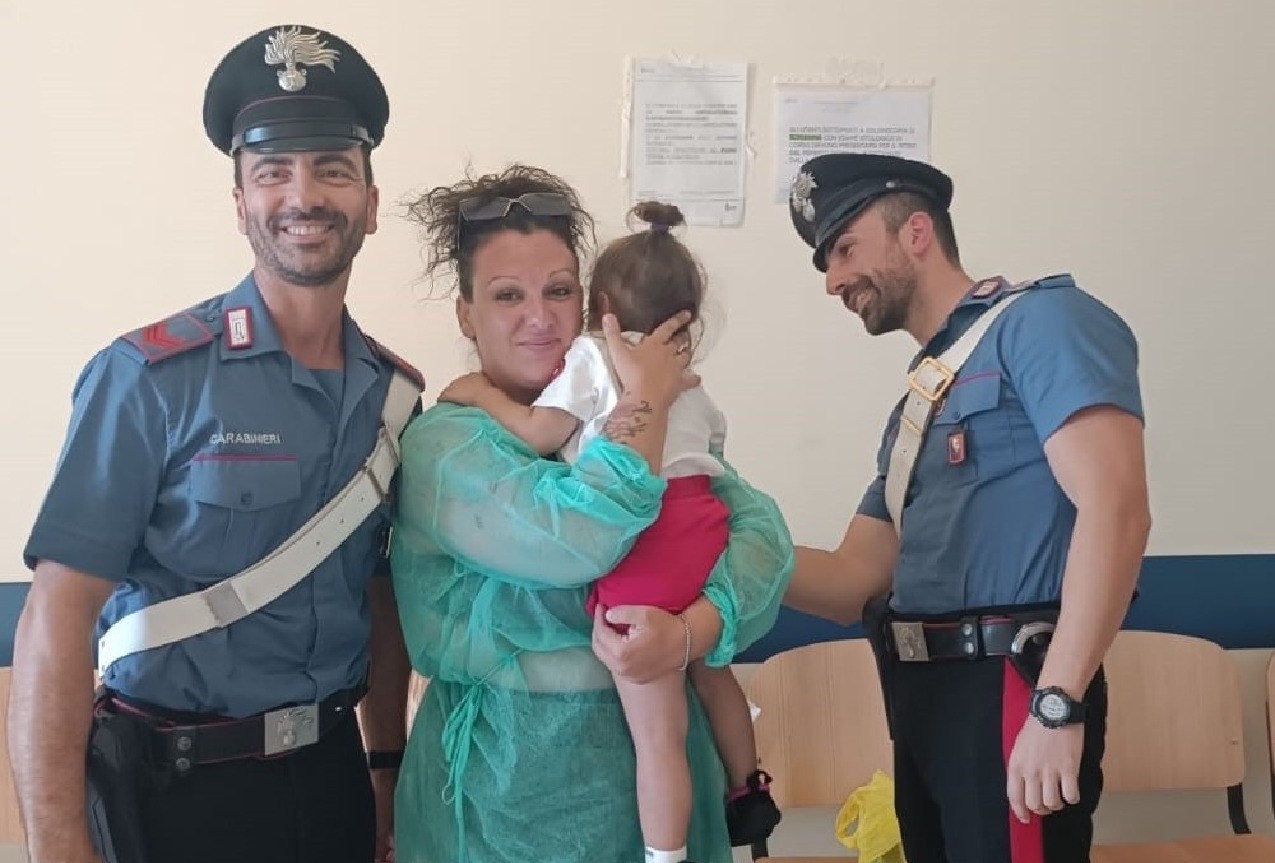 Taranto: bambina rischia il soffocamento, salvata dai Carabinieri.