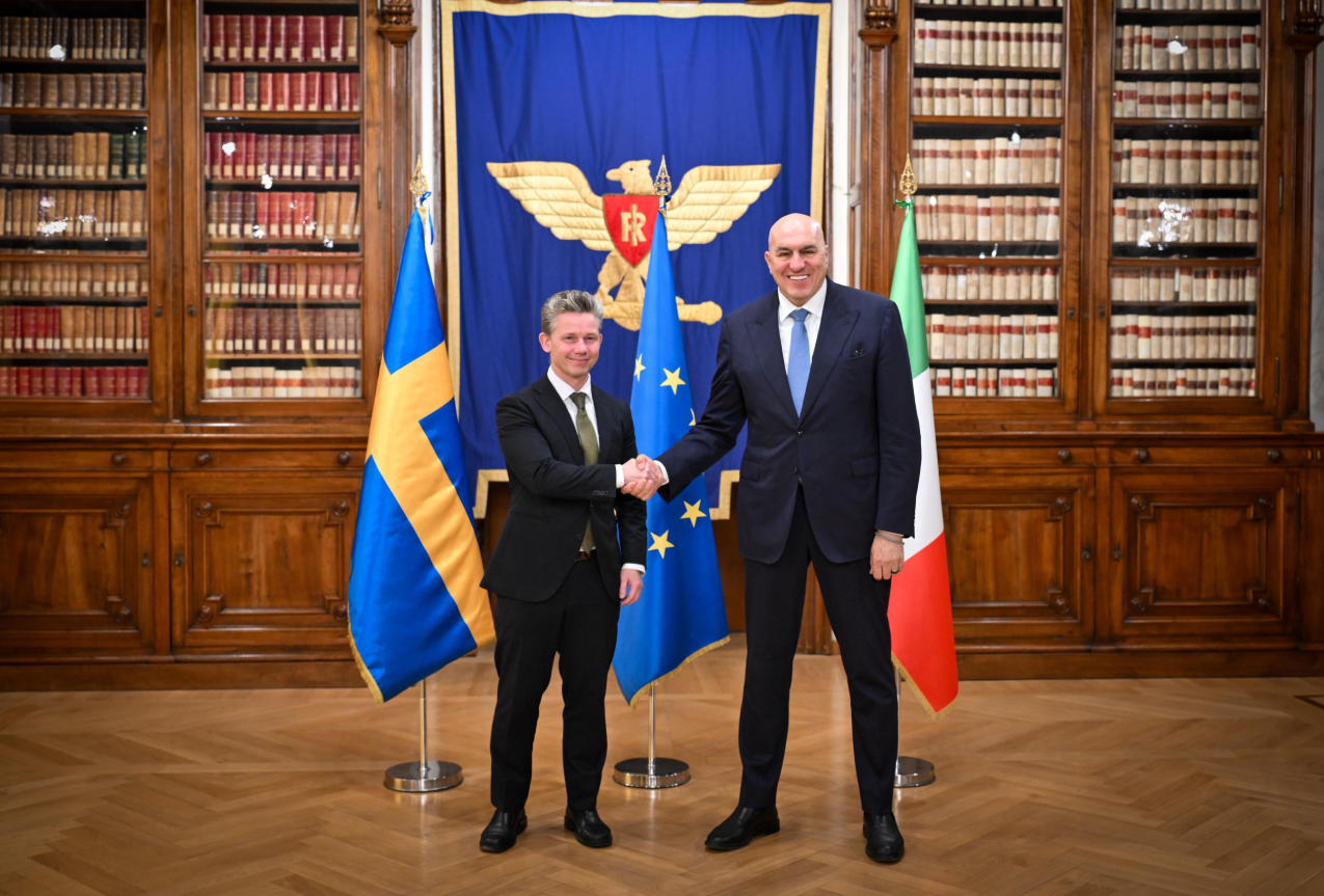Il Ministro Crosetto incontra il suo omologo del Regno di Svezia
Il Ministro Crosetto incontra il suo omologo del Regno di Svezia