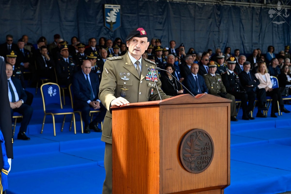 Difesa: Il Generale Portolano al giuramento e battesimo del Corso Falco VI dell'Accademia Aeronautica Difesa: Il Generale Portolano al giuramento e battesimo del Corso Falco VI dell'Accademia Aeronautica