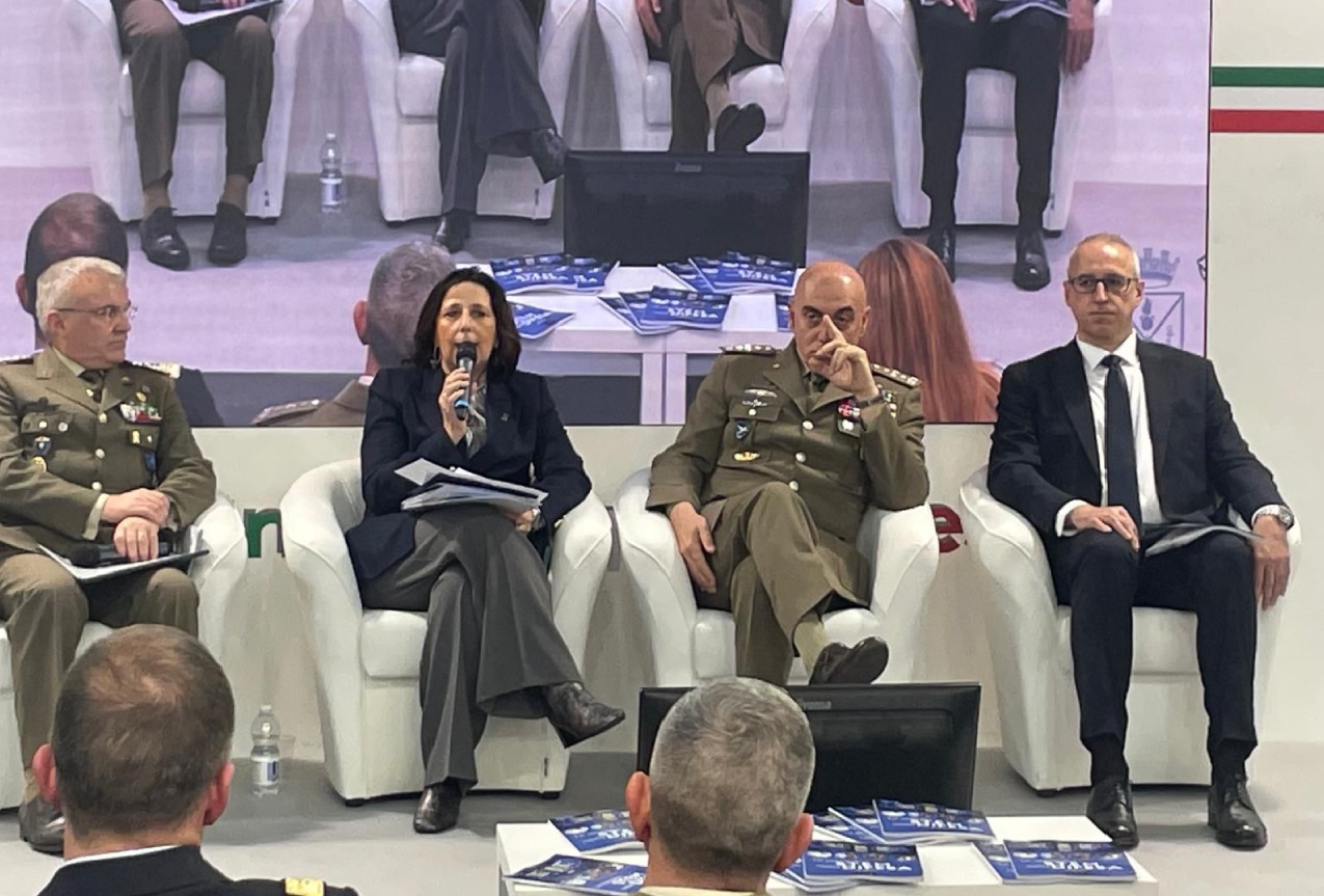 Difesa, Il Sottosegretario alla Difesa Rauti al Salone del Libro di Torino presenta il volume “Le discipline STEM nella DIFESA”