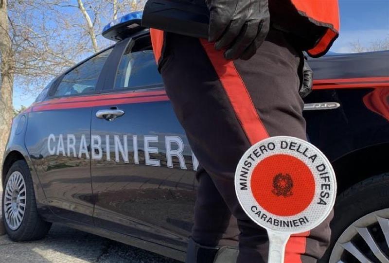 Esplosione Roma: Carabiniere porta in salvo una persona gravemente ustionata Esplosione Roma: Carabiniere porta in salvo una persona gravemente ustionata