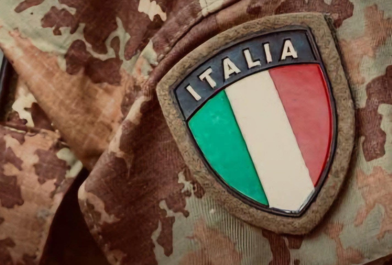Rapina al supermercato, militare fuori servizio insegue e ferma il fuggitivo